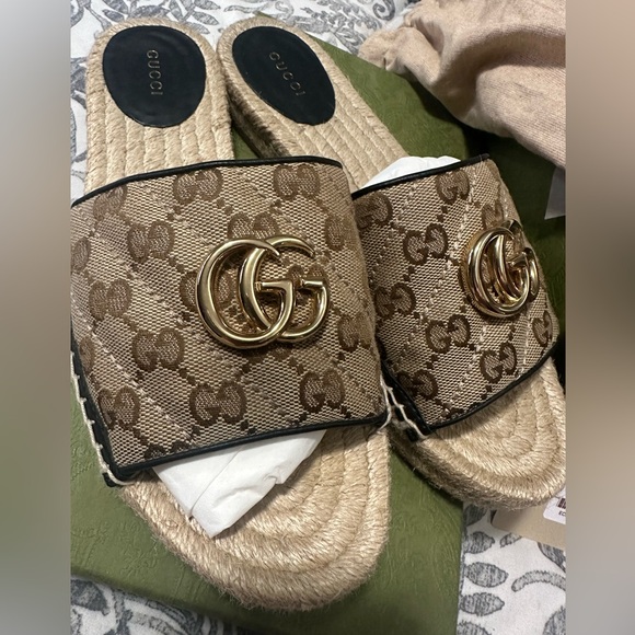 Authentic- Women Gucci Sandals Like NEW!! - Picture 4 of 6